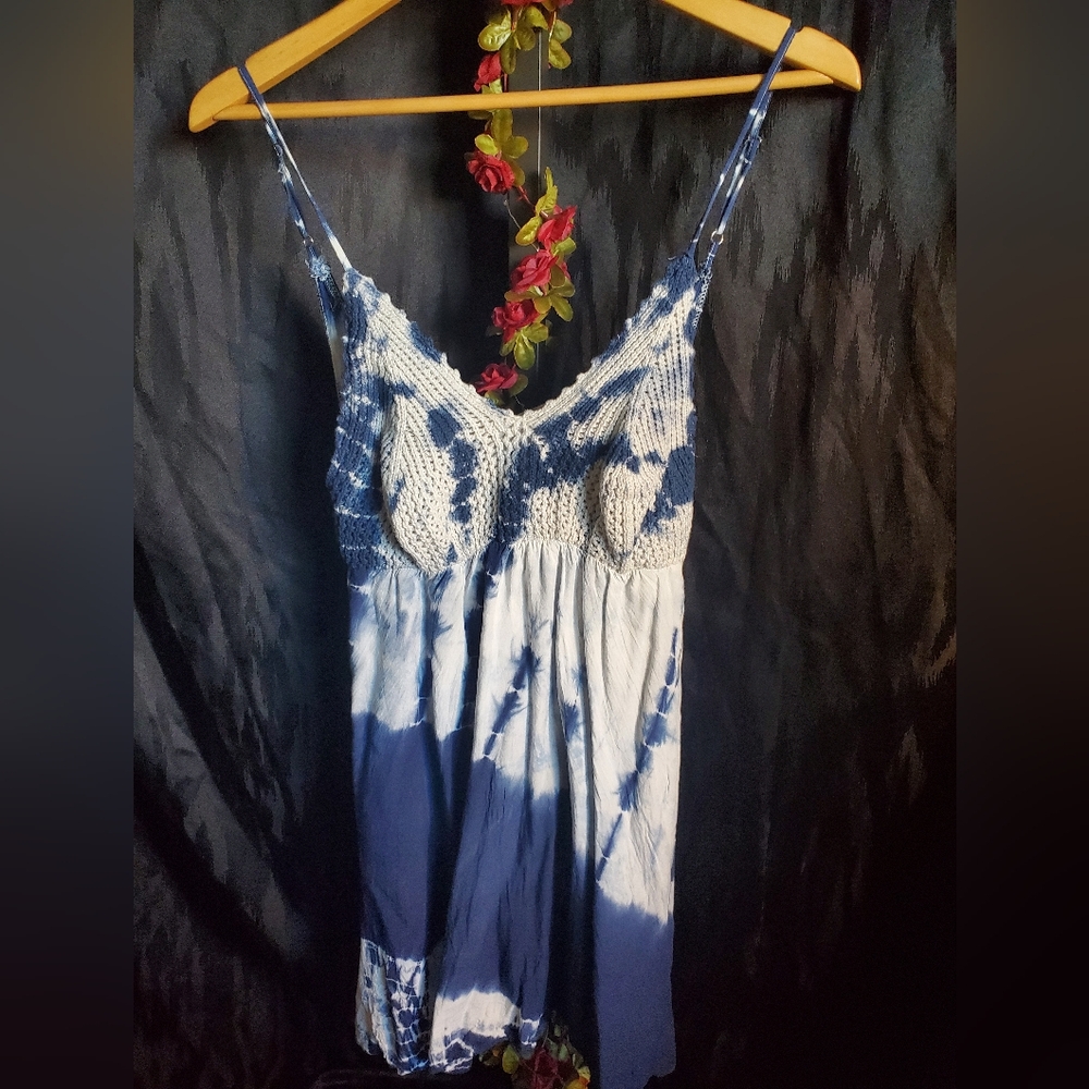 Gorgeous tie-dye dress/tunic top with crochet and straps detail size Large
